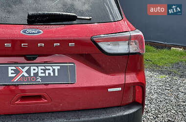 Позашляховик / Кросовер Ford Escape 2020 в 