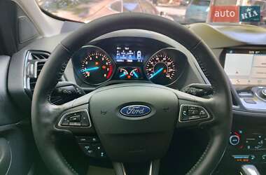 Внедорожник / Кроссовер Ford Escape 2019 в 