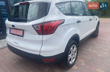 Внедорожник / Кроссовер Ford Escape 2019 в 