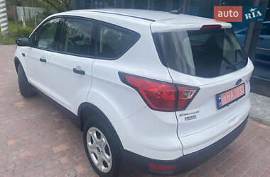 Внедорожник / Кроссовер Ford Escape 2019 в 