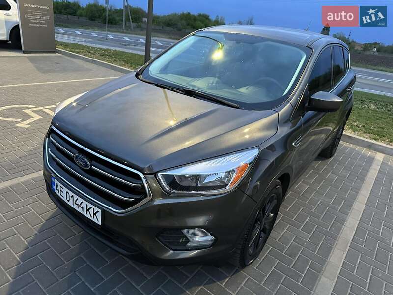Внедорожник / Кроссовер Ford Escape 2017 в Днепре