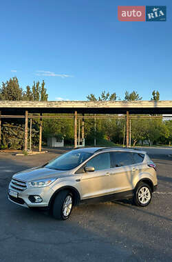 Внедорожник / Кроссовер Ford Escape 2017 в 