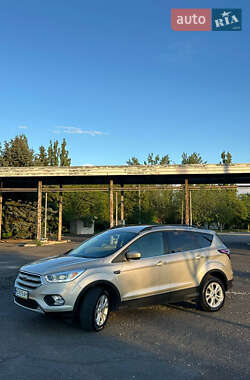 Внедорожник / Кроссовер Ford Escape 2017 в 