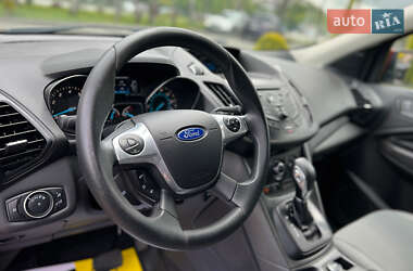 Внедорожник / Кроссовер Ford Escape 2015 в 