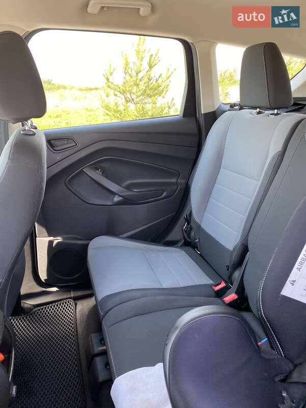 Внедорожник / Кроссовер Ford Escape 2017 в Ровно