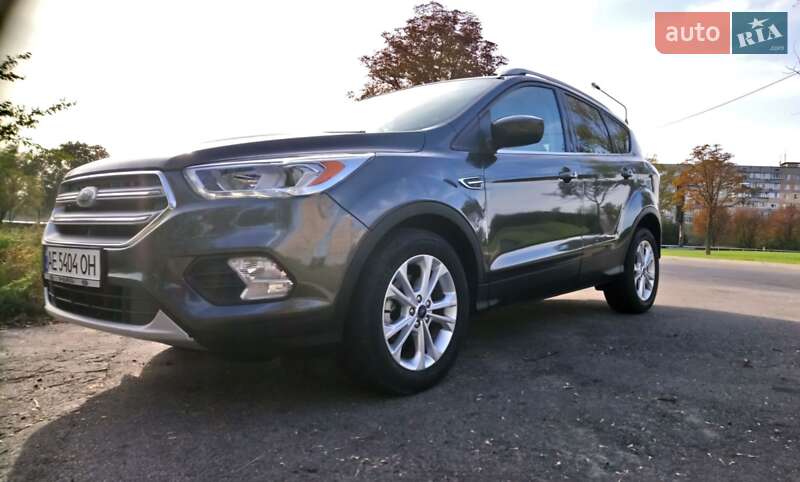 Внедорожник / Кроссовер Ford Escape 2016 в Кривом Роге