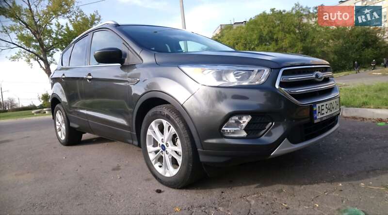 Внедорожник / Кроссовер Ford Escape 2016 в Кривом Роге