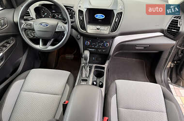 Позашляховик / Кросовер Ford Escape 2019 в 