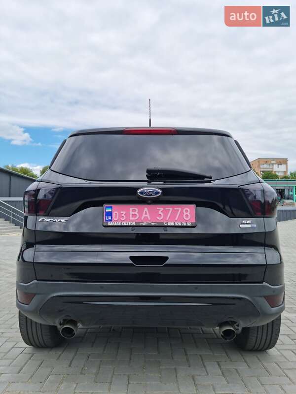 Внедорожник / Кроссовер Ford Escape 2017 в Новоукраинке