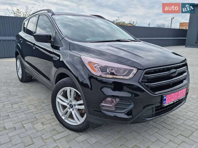 Внедорожник / Кроссовер Ford Escape 2017 в Новоукраинке