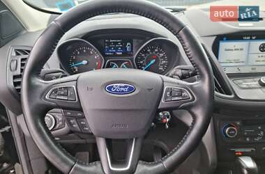 Внедорожник / Кроссовер Ford Escape 2017 в 
