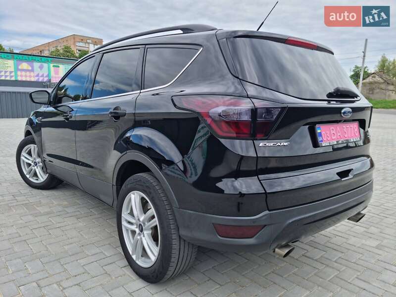 Внедорожник / Кроссовер Ford Escape 2017 в Новоукраинке
