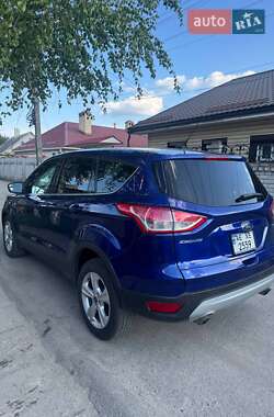 Позашляховик / Кросовер Ford Escape 2015 в 