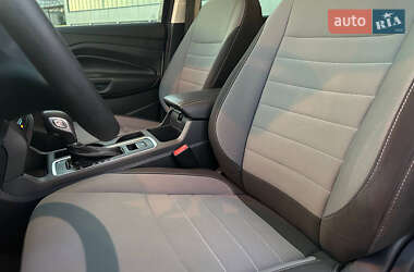 Внедорожник / Кроссовер Ford Escape 2019 в 