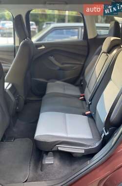 Позашляховик / Кросовер Ford Escape 2017 в 