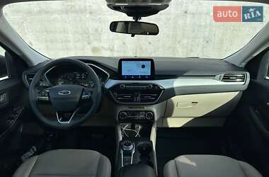 Позашляховик / Кросовер Ford Escape 2022 в 