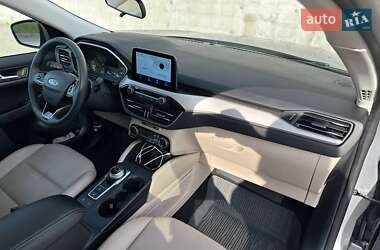 Позашляховик / Кросовер Ford Escape 2022 в 