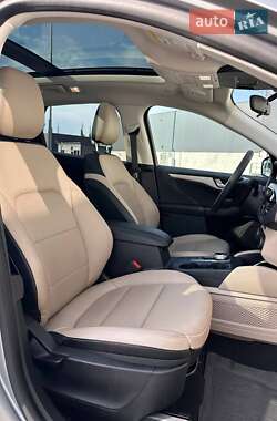 Позашляховик / Кросовер Ford Escape 2022 в 