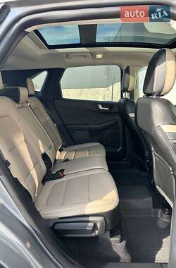 Позашляховик / Кросовер Ford Escape 2022 в 