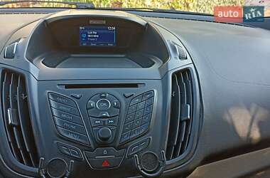 Позашляховик / Кросовер Ford Escape 2015 в 