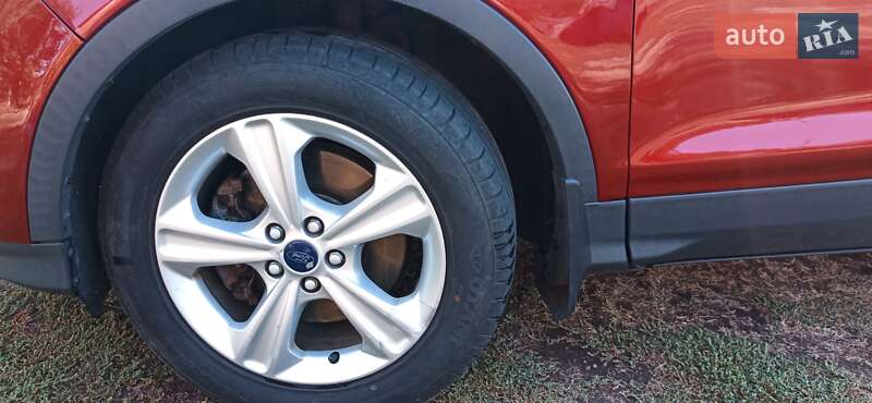 Внедорожник / Кроссовер Ford Escape 2015 в Полтаве