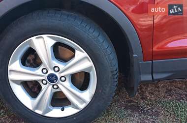 Позашляховик / Кросовер Ford Escape 2015 в 