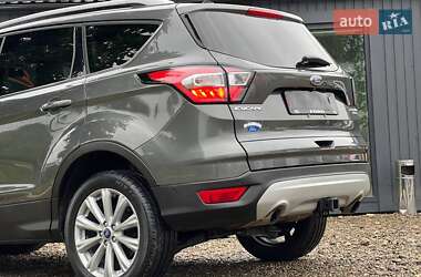 Внедорожник / Кроссовер Ford Escape 2017 в 