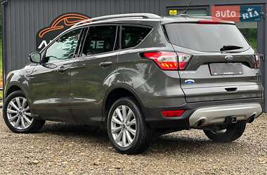 Внедорожник / Кроссовер Ford Escape 2017 в 