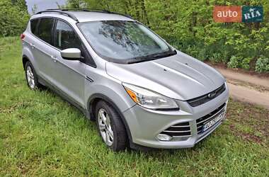 Позашляховик / Кросовер Ford Escape 2015 в 