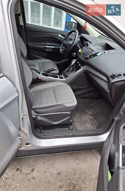 Позашляховик / Кросовер Ford Escape 2015 в 