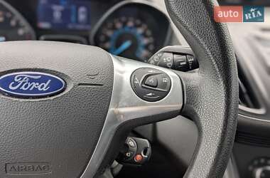Внедорожник / Кроссовер Ford Escape 2015 в 