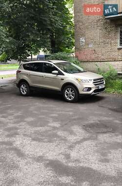Внедорожник / Кроссовер Ford Escape 2017 в 