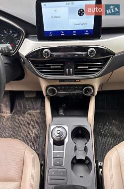 Позашляховик / Кросовер Ford Escape 2022 в 
