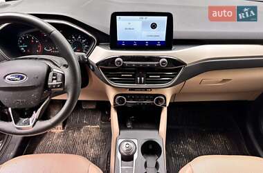 Позашляховик / Кросовер Ford Escape 2022 в 