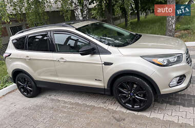 Внедорожник / Кроссовер Ford Escape 2016 в 