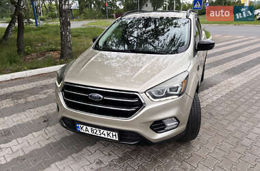 Внедорожник / Кроссовер Ford Escape 2016 в 