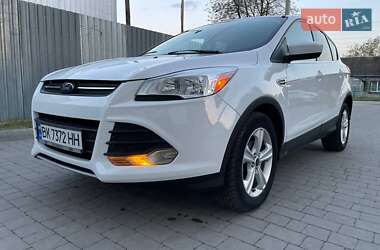 Позашляховик / Кросовер Ford Escape 2015 в 