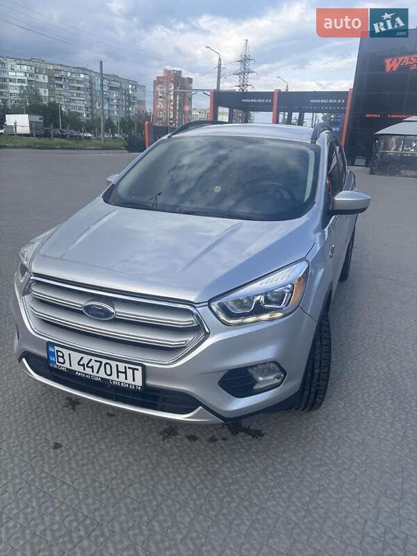 Внедорожник / Кроссовер Ford Escape 2019 в 