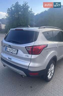 Внедорожник / Кроссовер Ford Escape 2019 в 