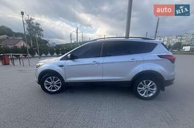 Внедорожник / Кроссовер Ford Escape 2019 в 