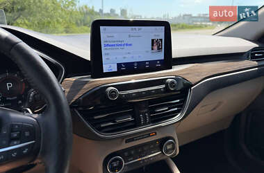 Внедорожник / Кроссовер Ford Escape 2020 в 