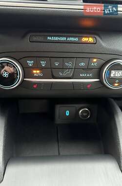 Внедорожник / Кроссовер Ford Escape 2019 в 