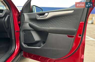 Внедорожник / Кроссовер Ford Escape 2019 в 