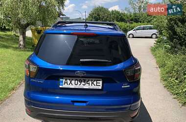Позашляховик / Кросовер Ford Escape 2017 в 