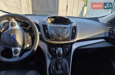 Позашляховик / Кросовер Ford Escape 2015 в 