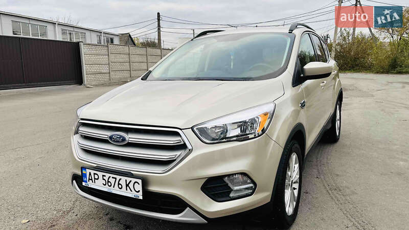 Внедорожник / Кроссовер Ford Escape 2018 в 