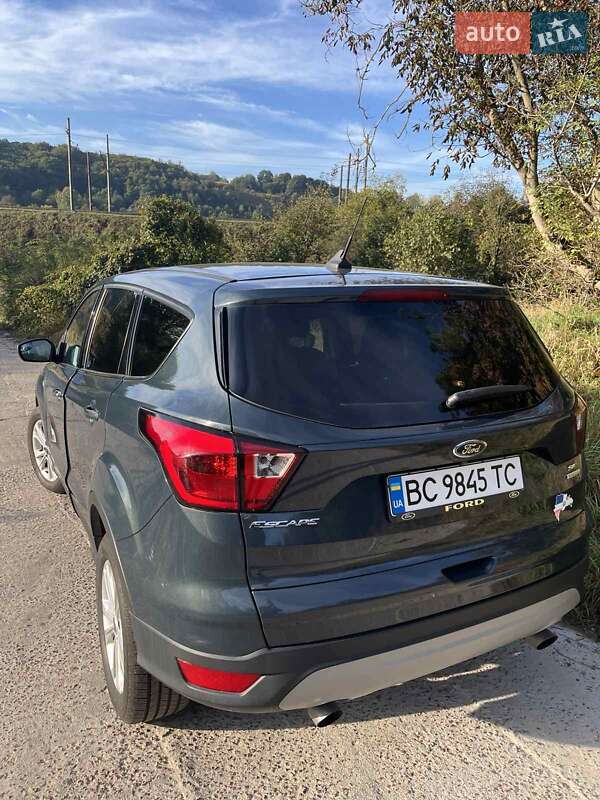 Внедорожник / Кроссовер Ford Escape 2018 в Львове