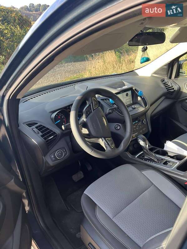 Внедорожник / Кроссовер Ford Escape 2018 в Львове