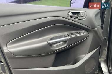 Внедорожник / Кроссовер Ford Escape 2018 в 