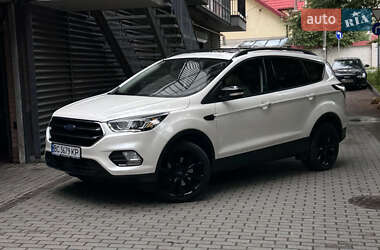 Внедорожник / Кроссовер Ford Escape 2017 в 